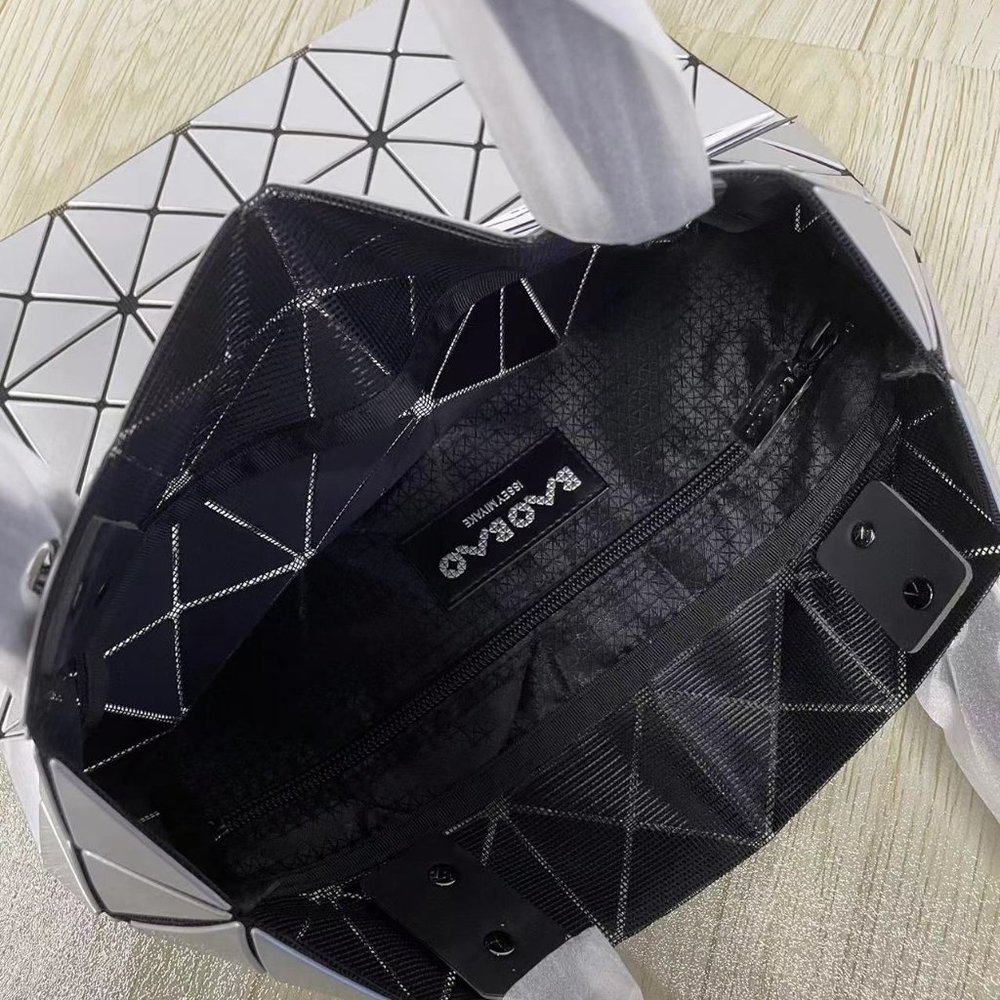 Baobao Issey Miyake Grey Prism Lightweight Shoulder Tote Bag - Picture 5 of 8